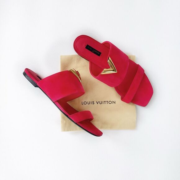 LOUIS VUITTON Pink Bayfront Slide Sandals 39 US 8.5 Gold Logo Suede Flat Mules - Picture 12 of 12